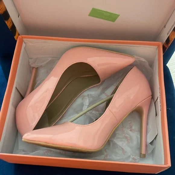 Pink Anita Stilettos 👠 - Picture 2 of 4